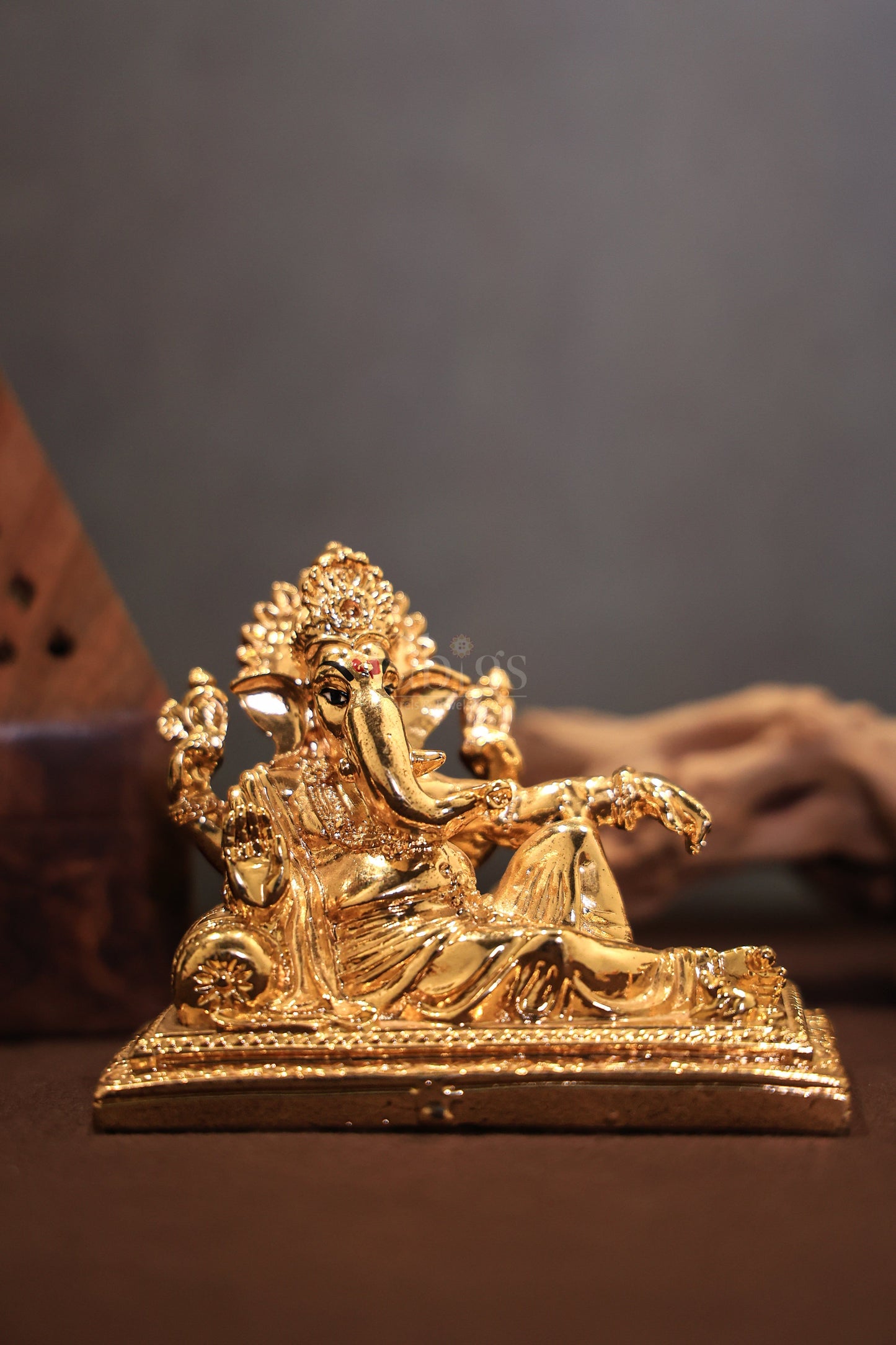 Vinayagar idol reclining gold