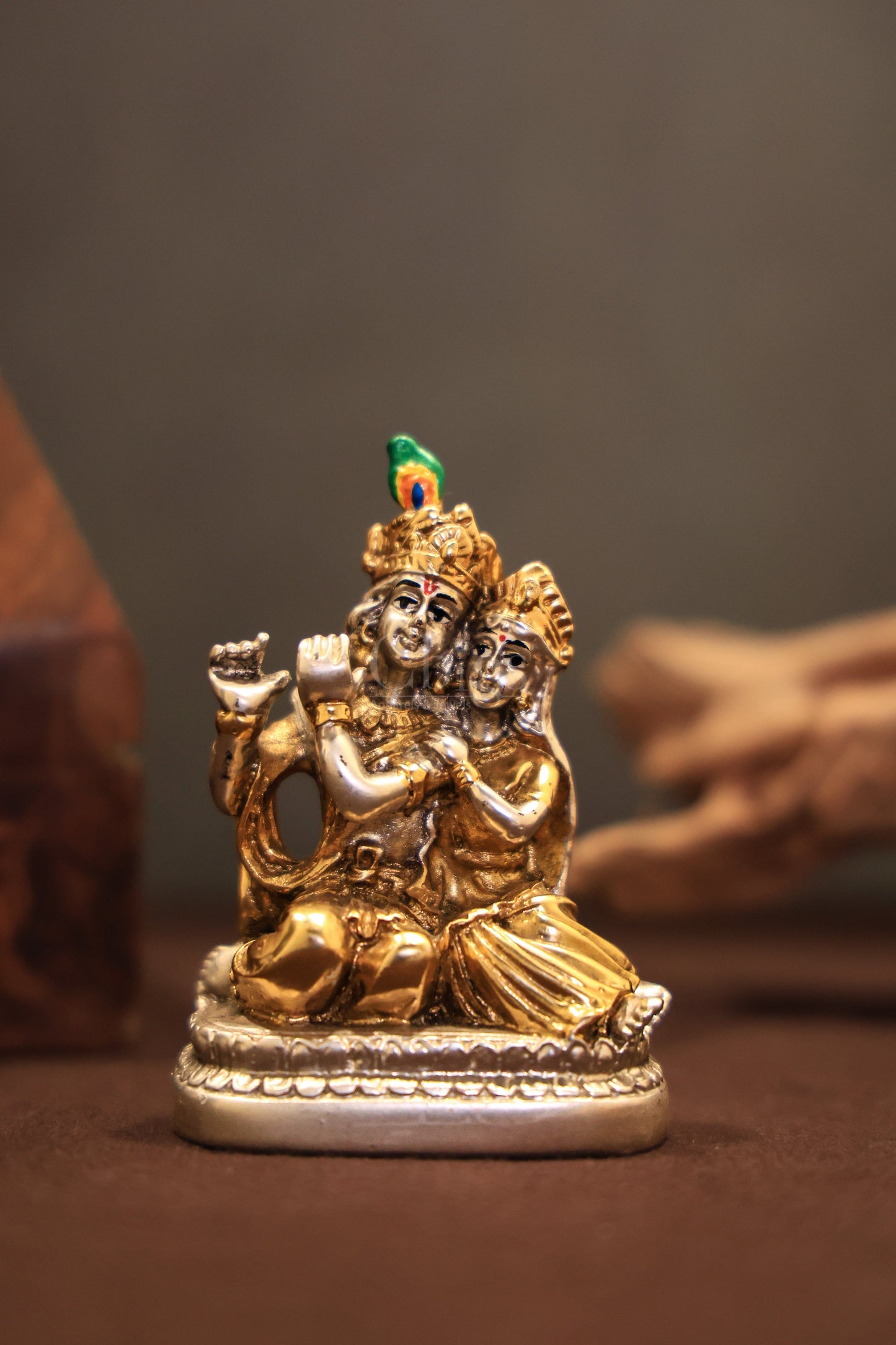 Radha krishnan idol embrace