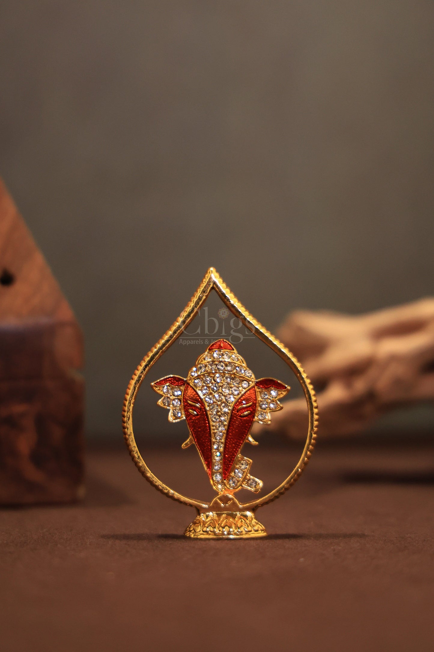 Vinayagar face pendant stand