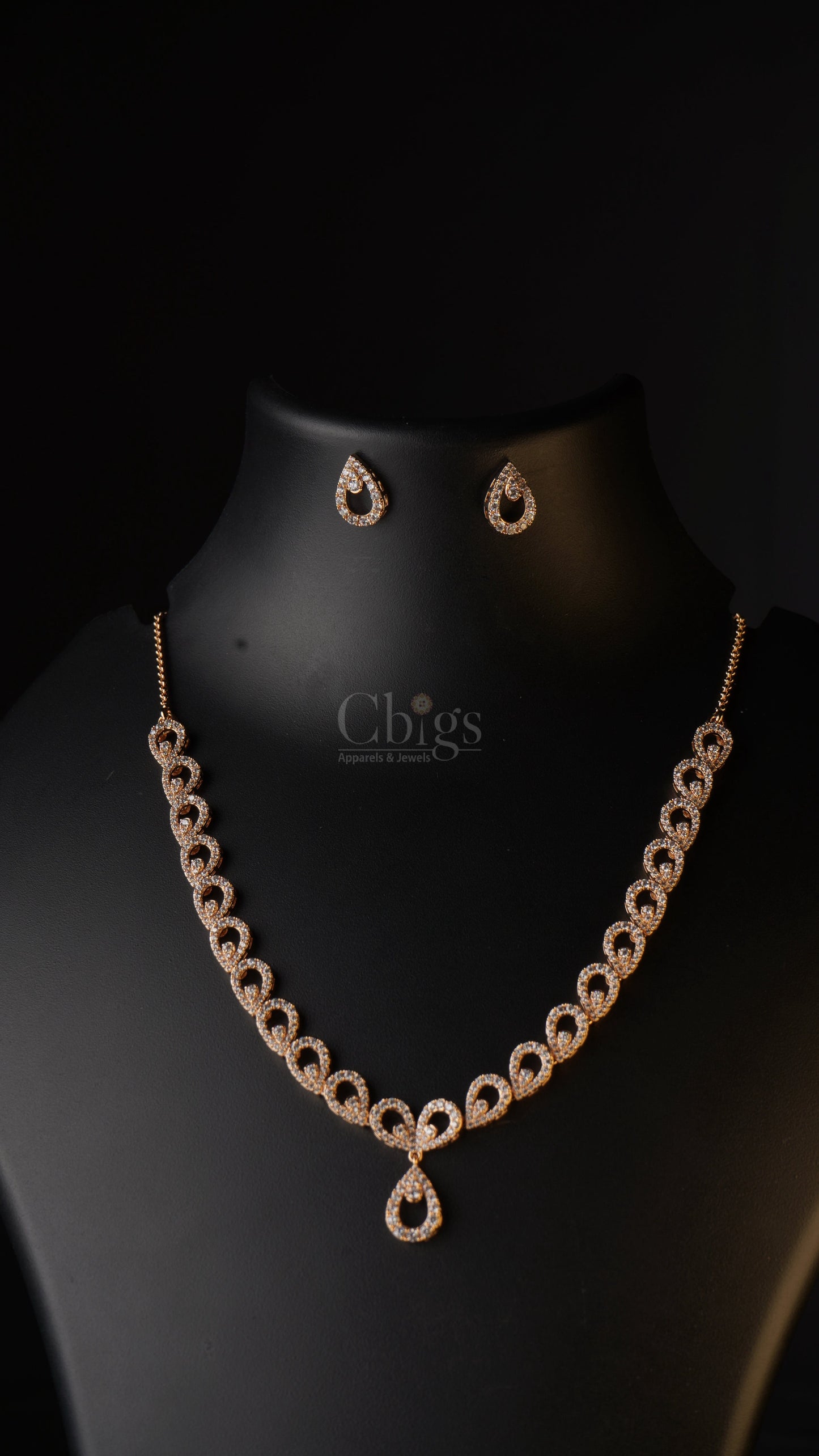 Amaira Diamond Crush Neckpiece – Understated Grace, Timeless Sparkle