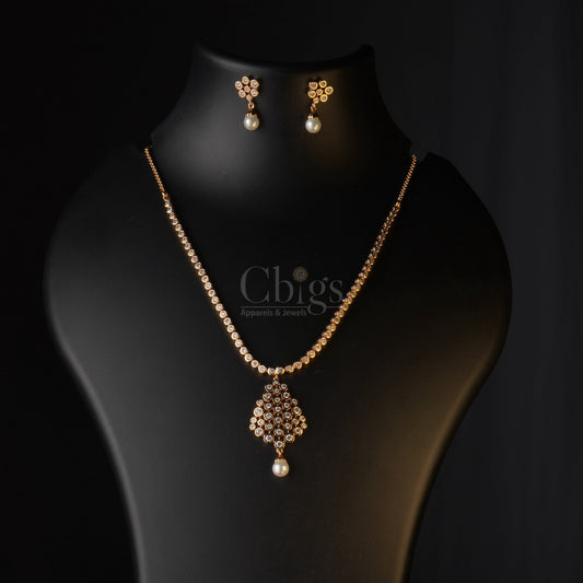 Iyla Diamond Crush Necklace Set – Delicate Charm, Everyday Elegance