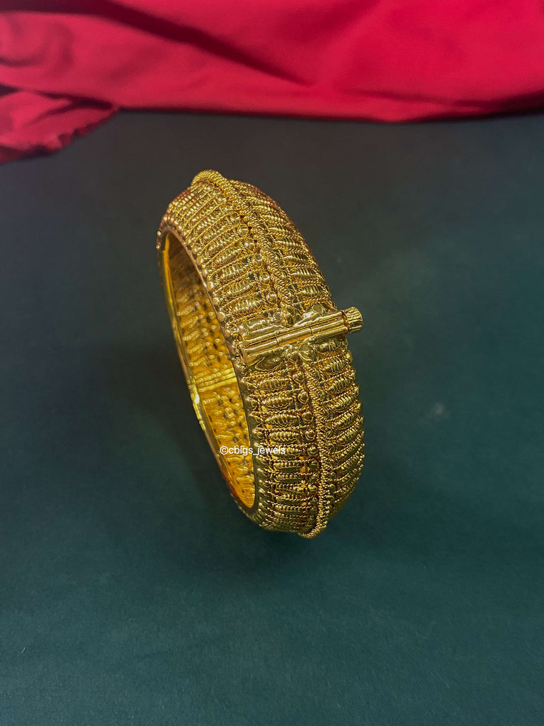 Antique Finish Gold Bangle with Screw