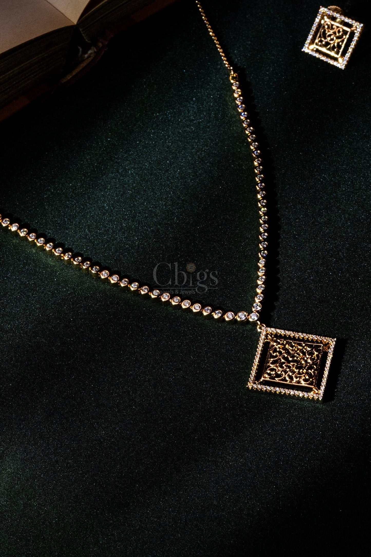 Square Filigree Diamond Crush Necklace Set