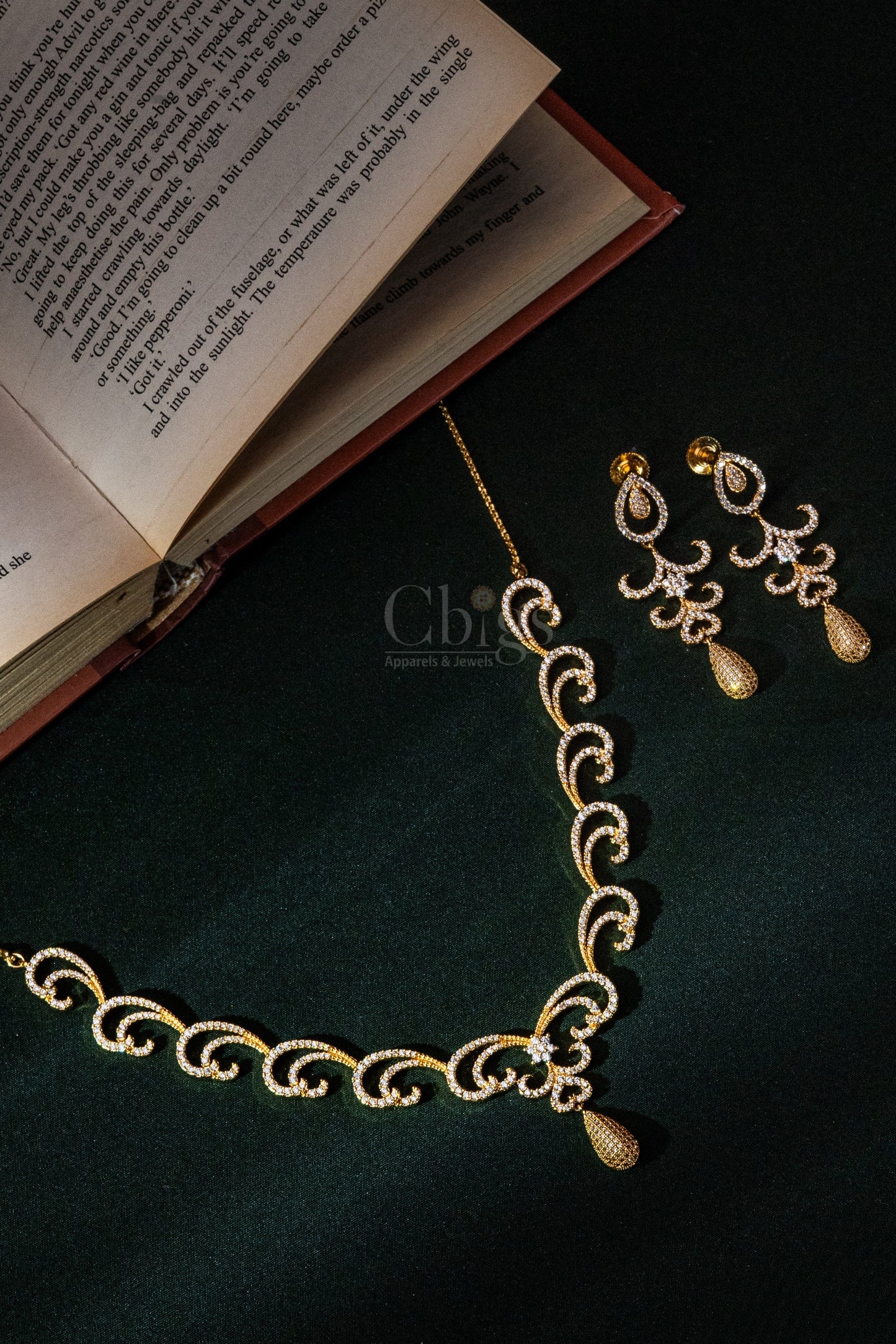 Golden Spiral Crest Diamond Crush Necklace Set - A-393