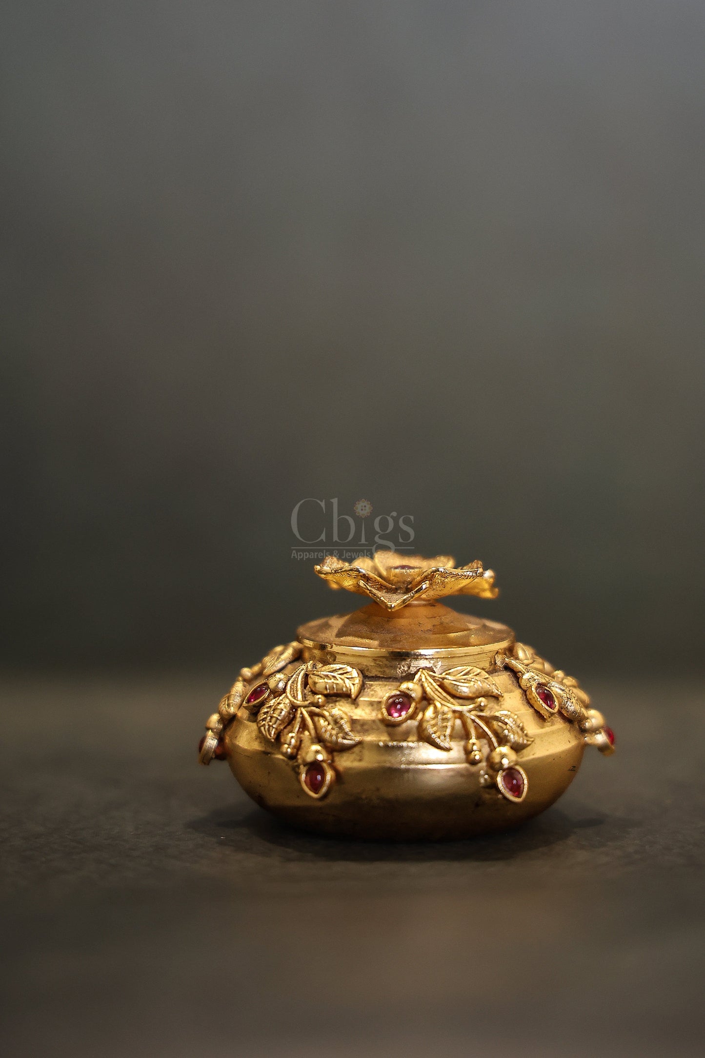 Antique brass kungumachimizh floral lid