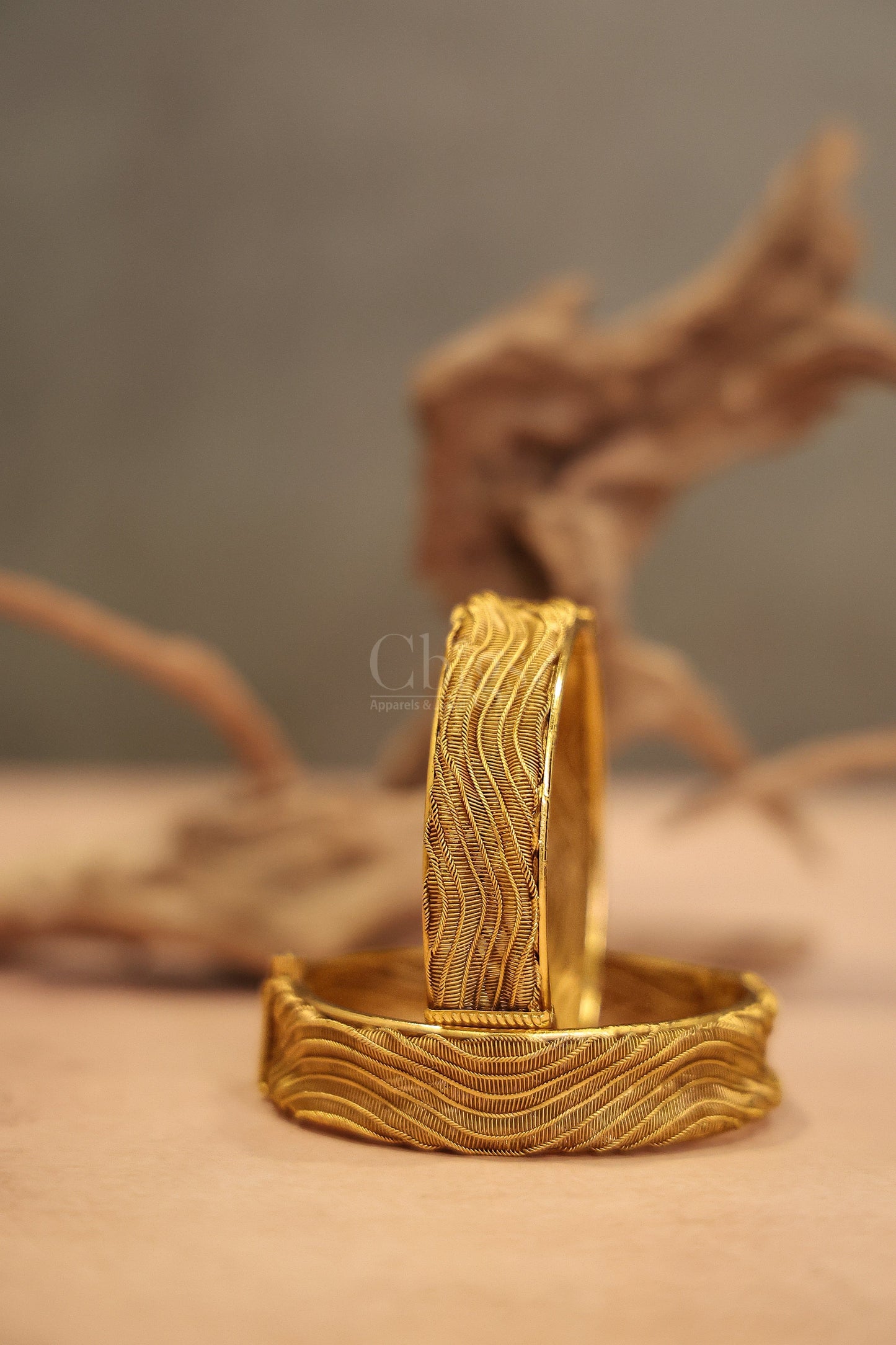 Antique brass screw bangle wave texture