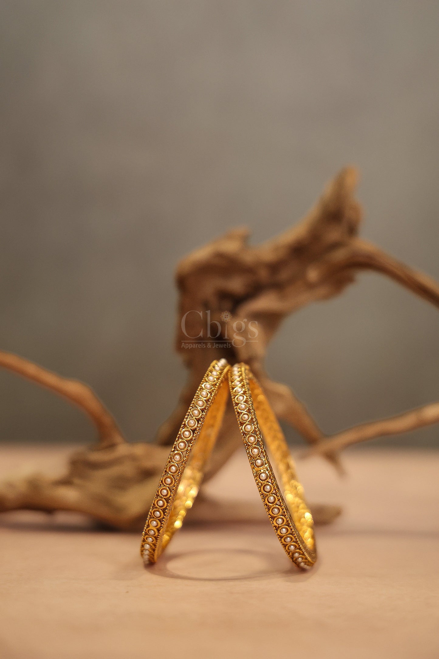 Antique pearl bangle circular