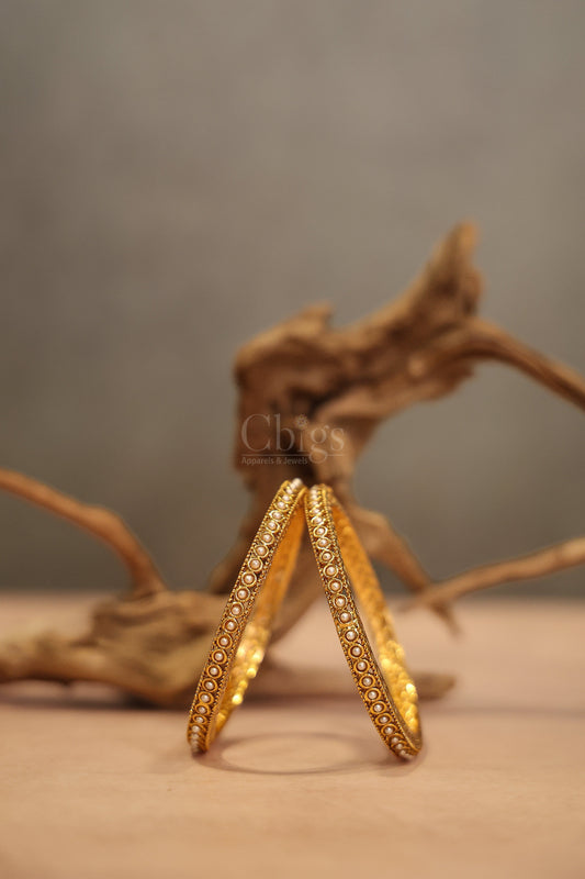 Antique pearl bangle circular
