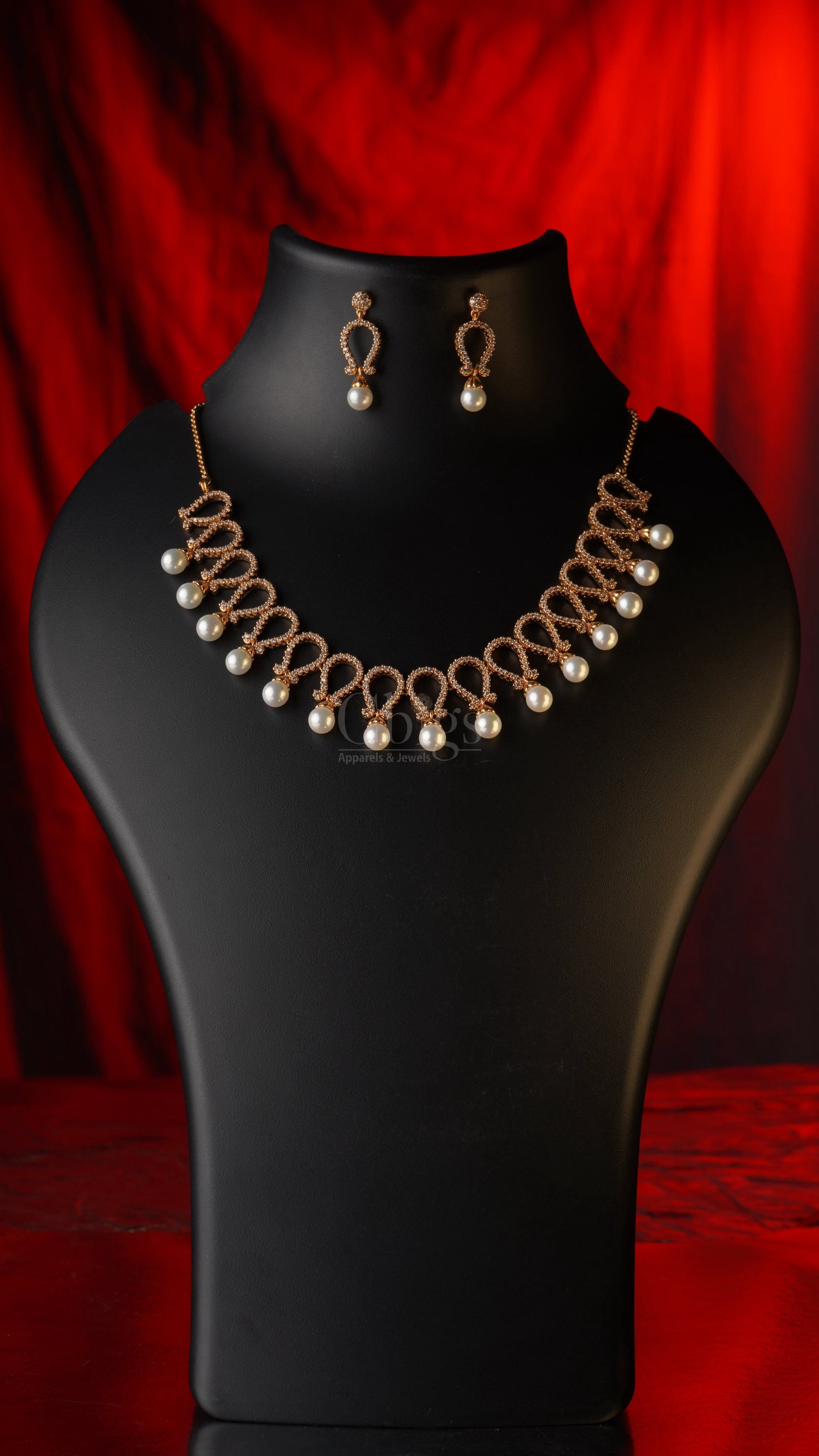 Aadya Diamond Crush Neckpiece – Elegance in Every Curve