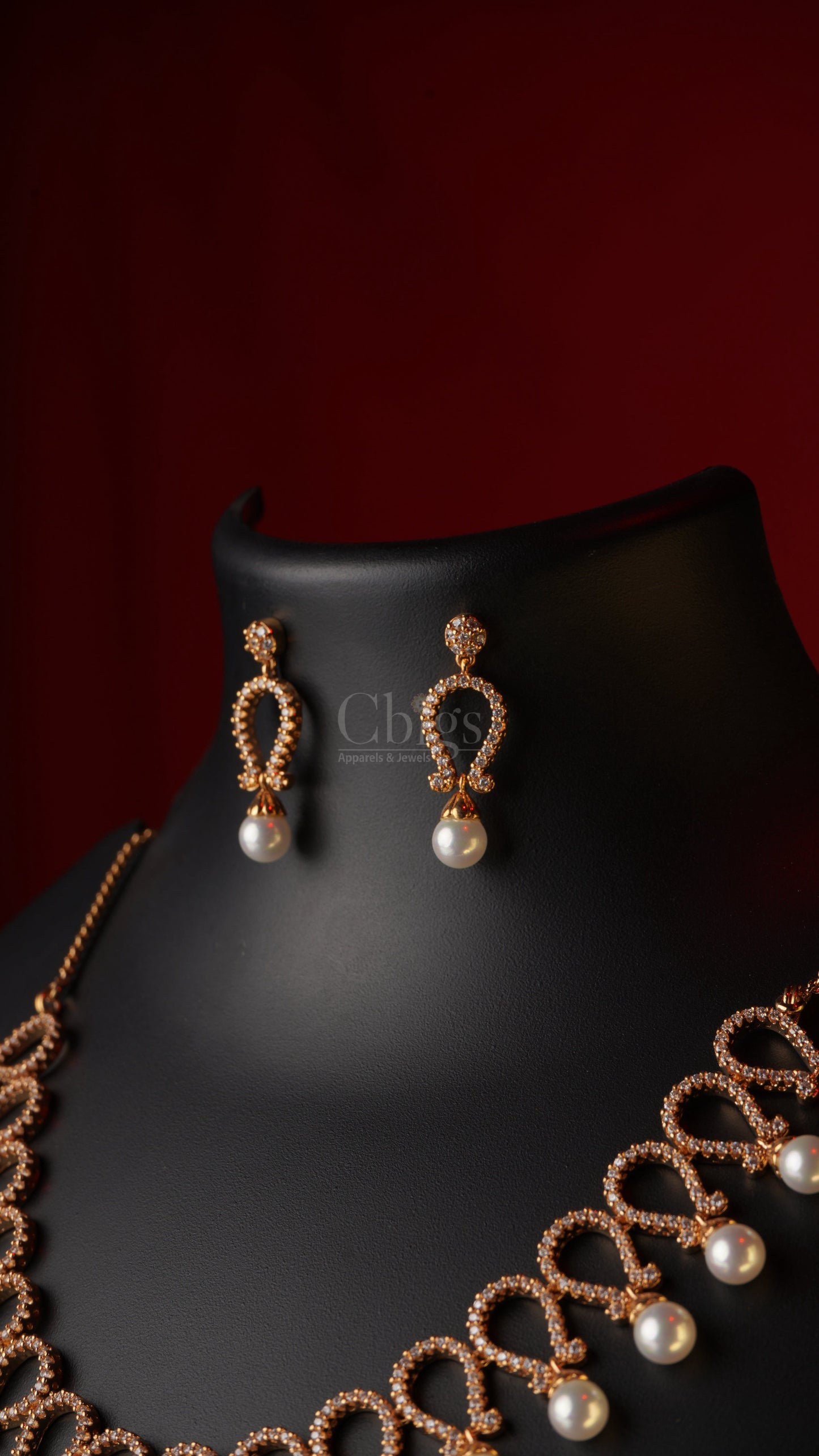 Aadya Diamond Crush Neckpiece – Elegance in Every Curve