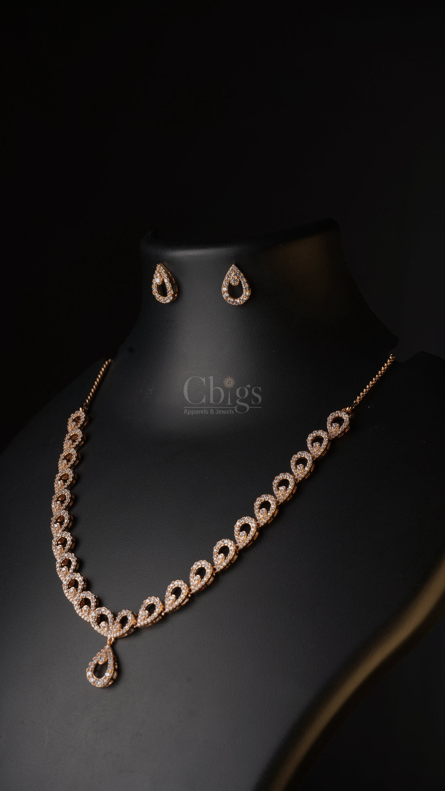 Amaira Diamond Crush Neckpiece – Understated Grace, Timeless Sparkle