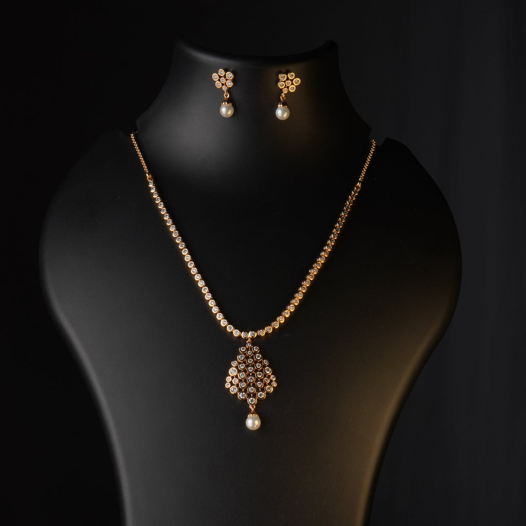 Iyla Diamond Crush Necklace Set – Delicate Charm, Everyday Elegance