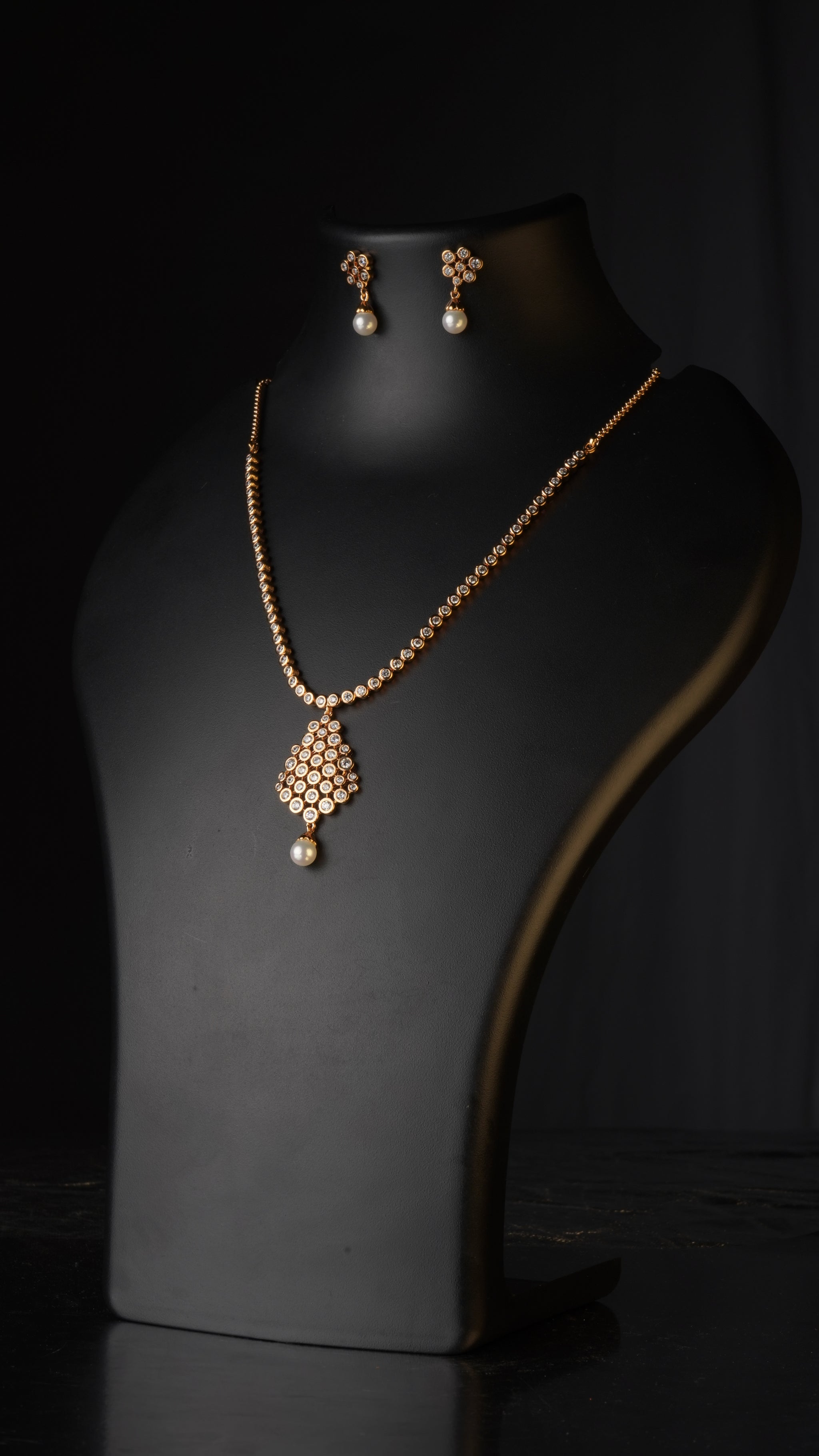 Iyla Diamond Crush Necklace Set – Delicate Charm, Everyday Elegance