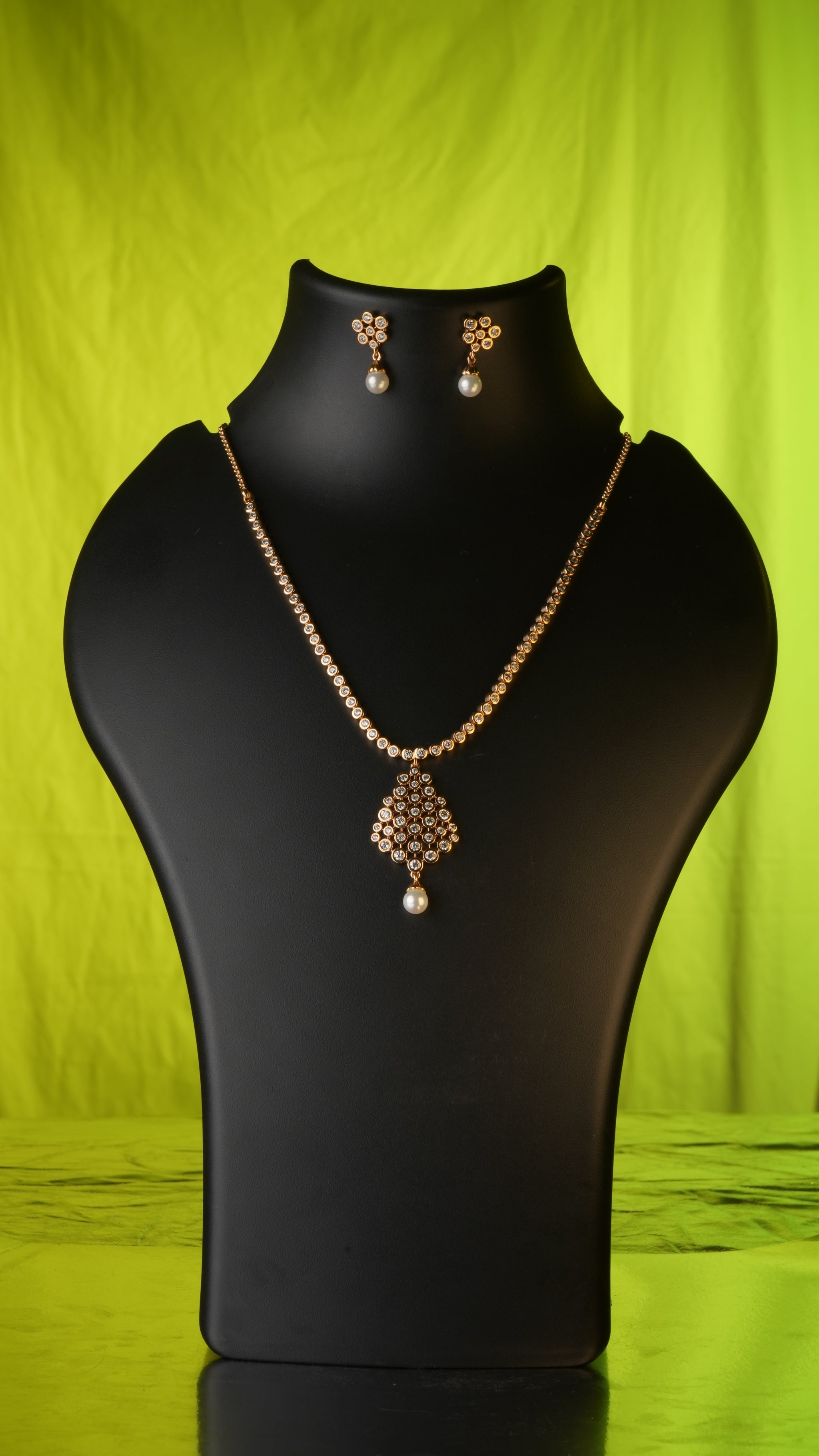 Iyla Diamond Crush Necklace Set – Delicate Charm, Everyday Elegance