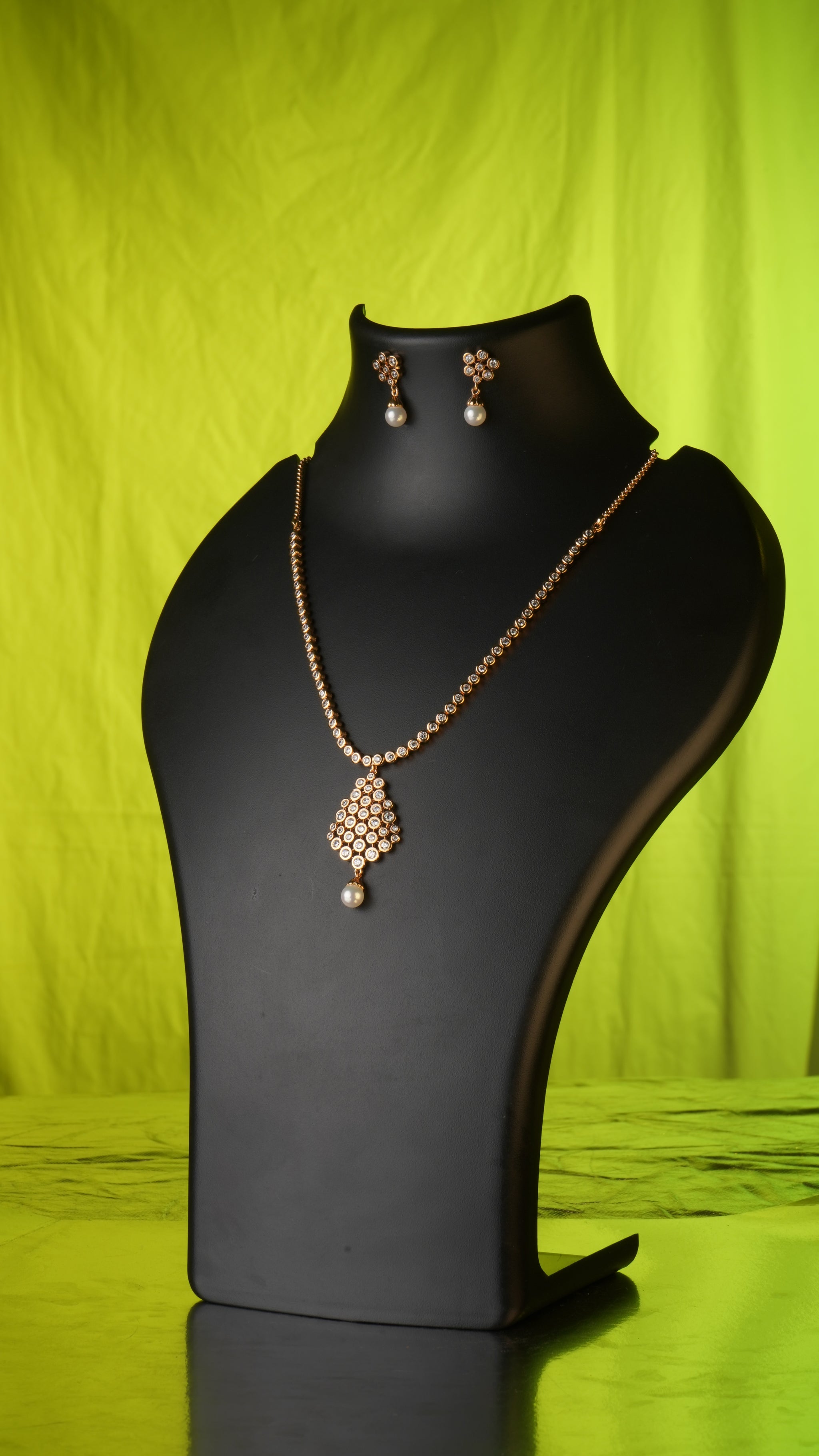 Iyla Diamond Crush Necklace Set – Delicate Charm, Everyday Elegance