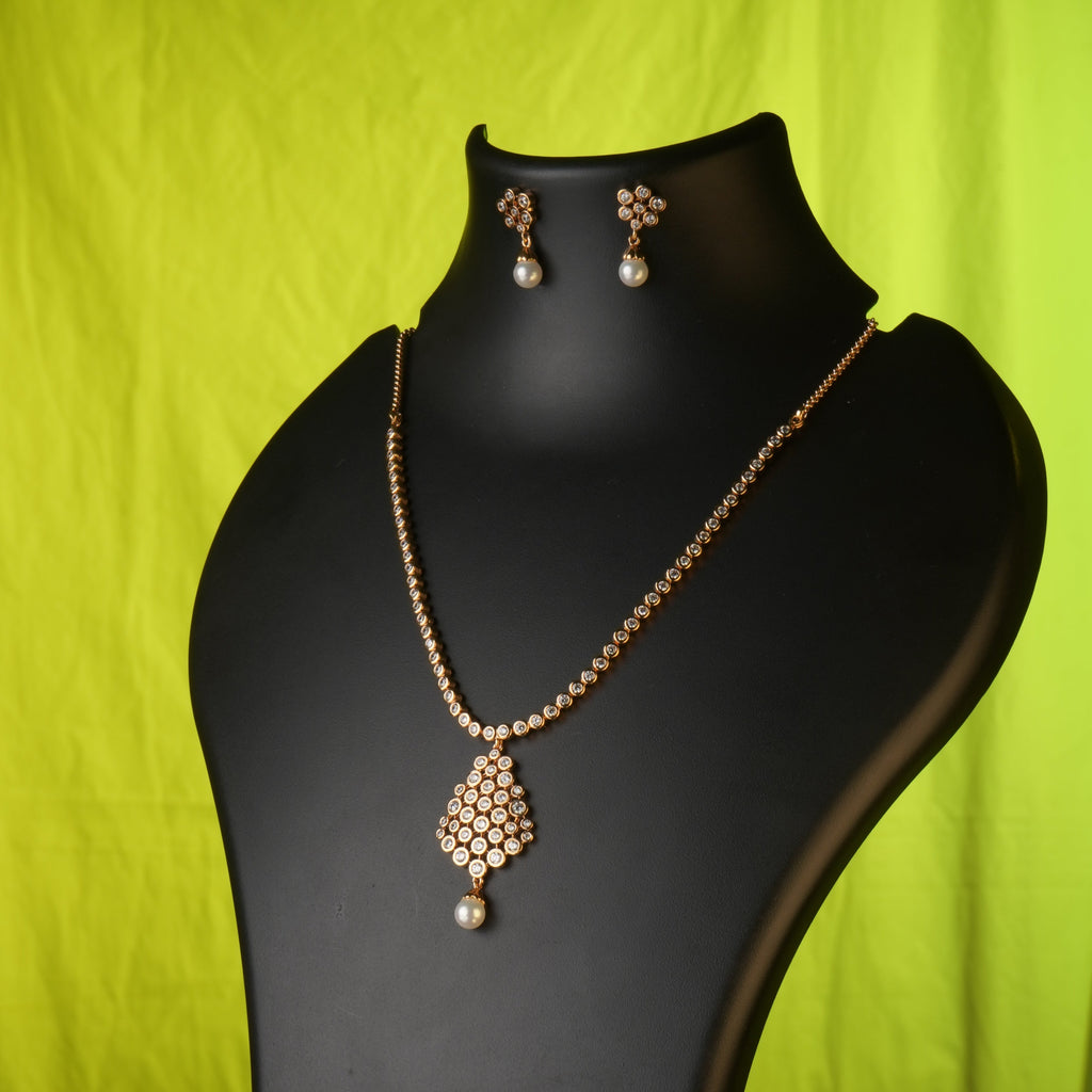 SOLITAIRE MODEL NECKLACE WITH HONEYCOMB PENDANT DIAMOND ALIKE