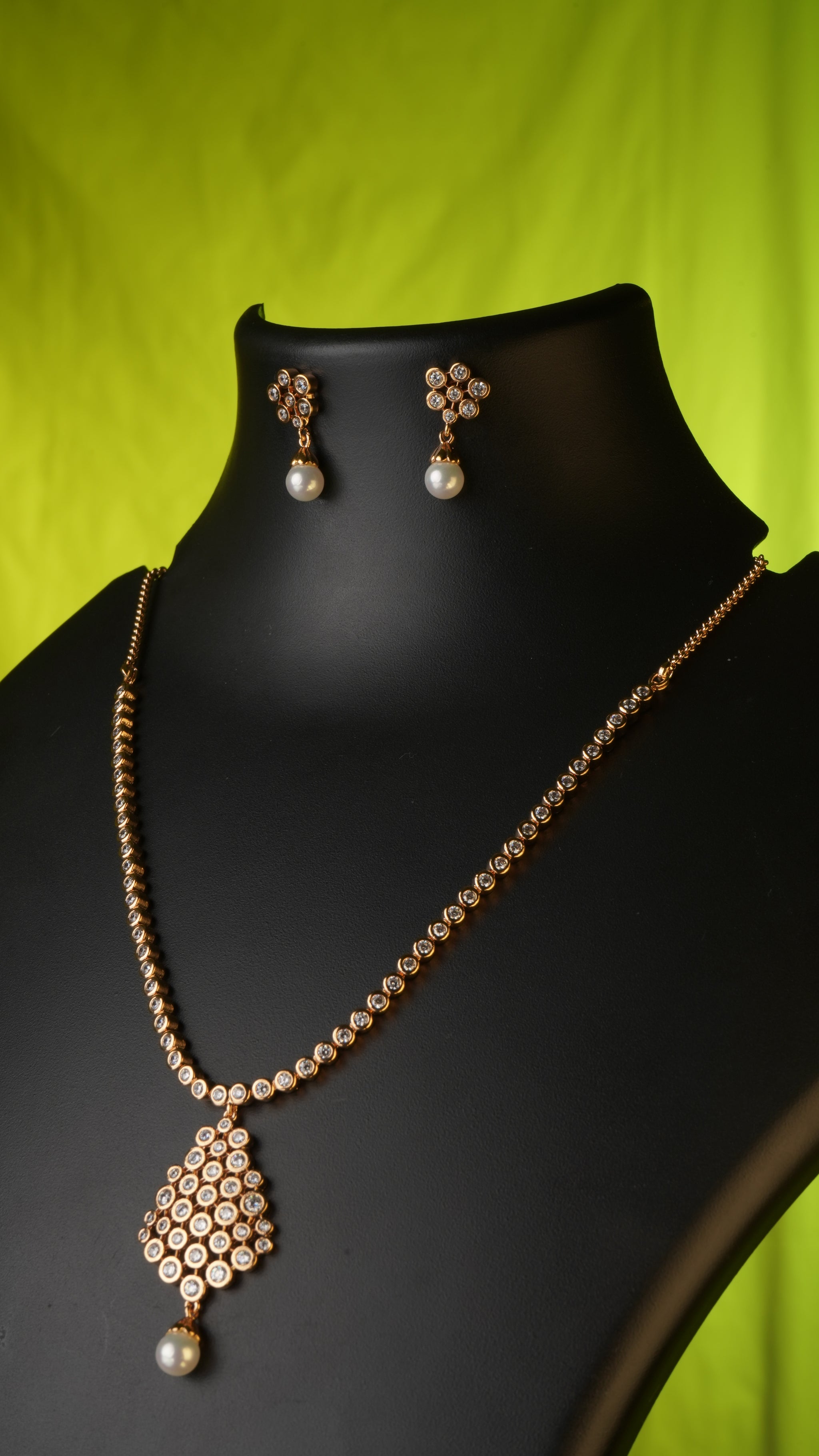 Iyla Diamond Crush Necklace Set – Delicate Charm, Everyday Elegance