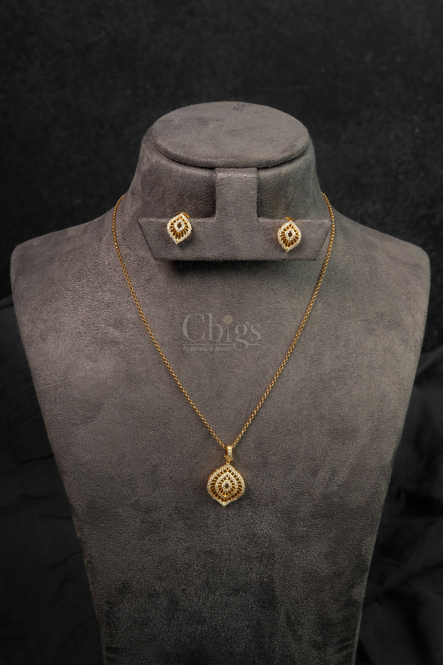 Geometric Halo Diamond Crush Pendant Set (PS-259)