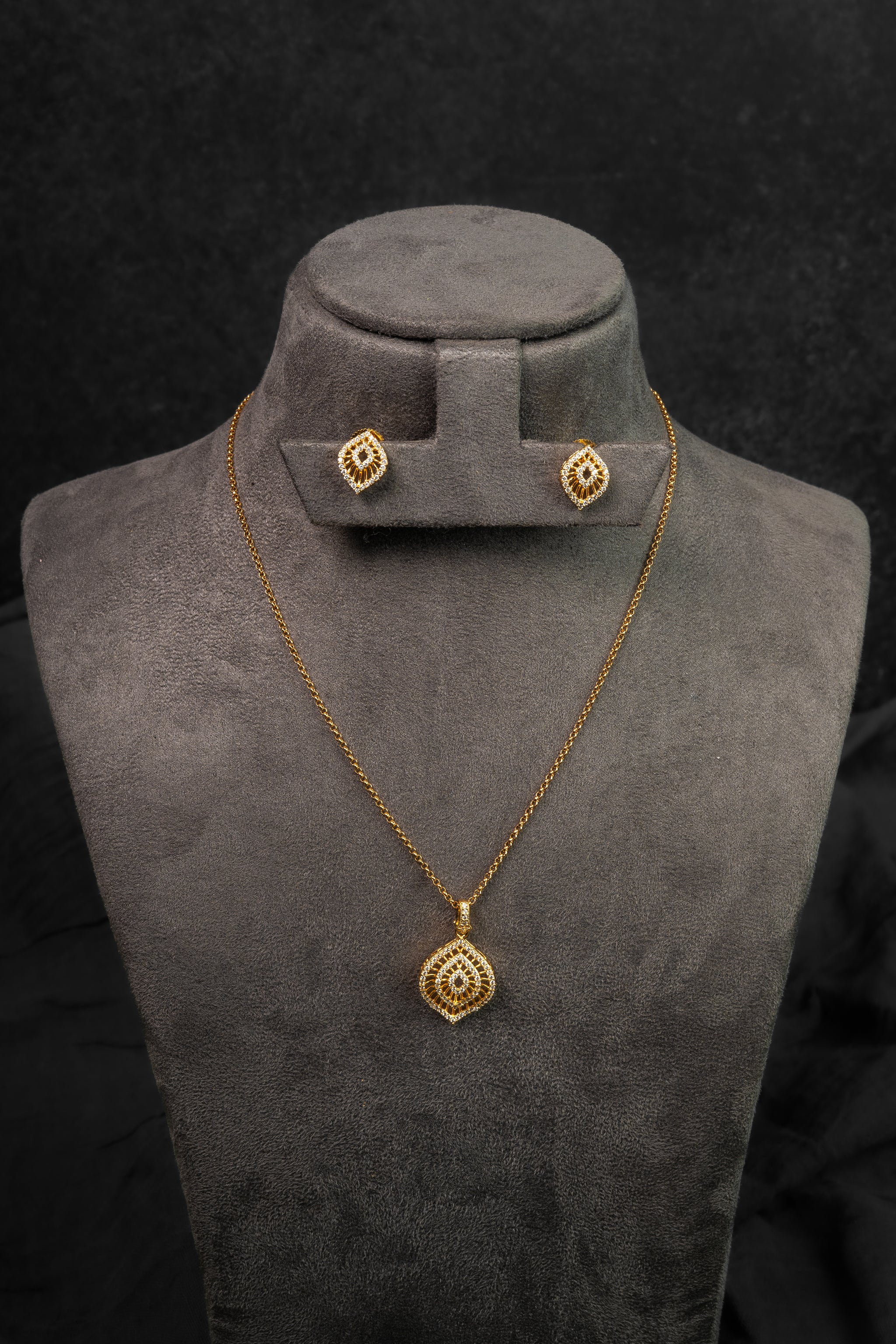 Geometric Halo Diamond Crush Pendant Set (PS-259)