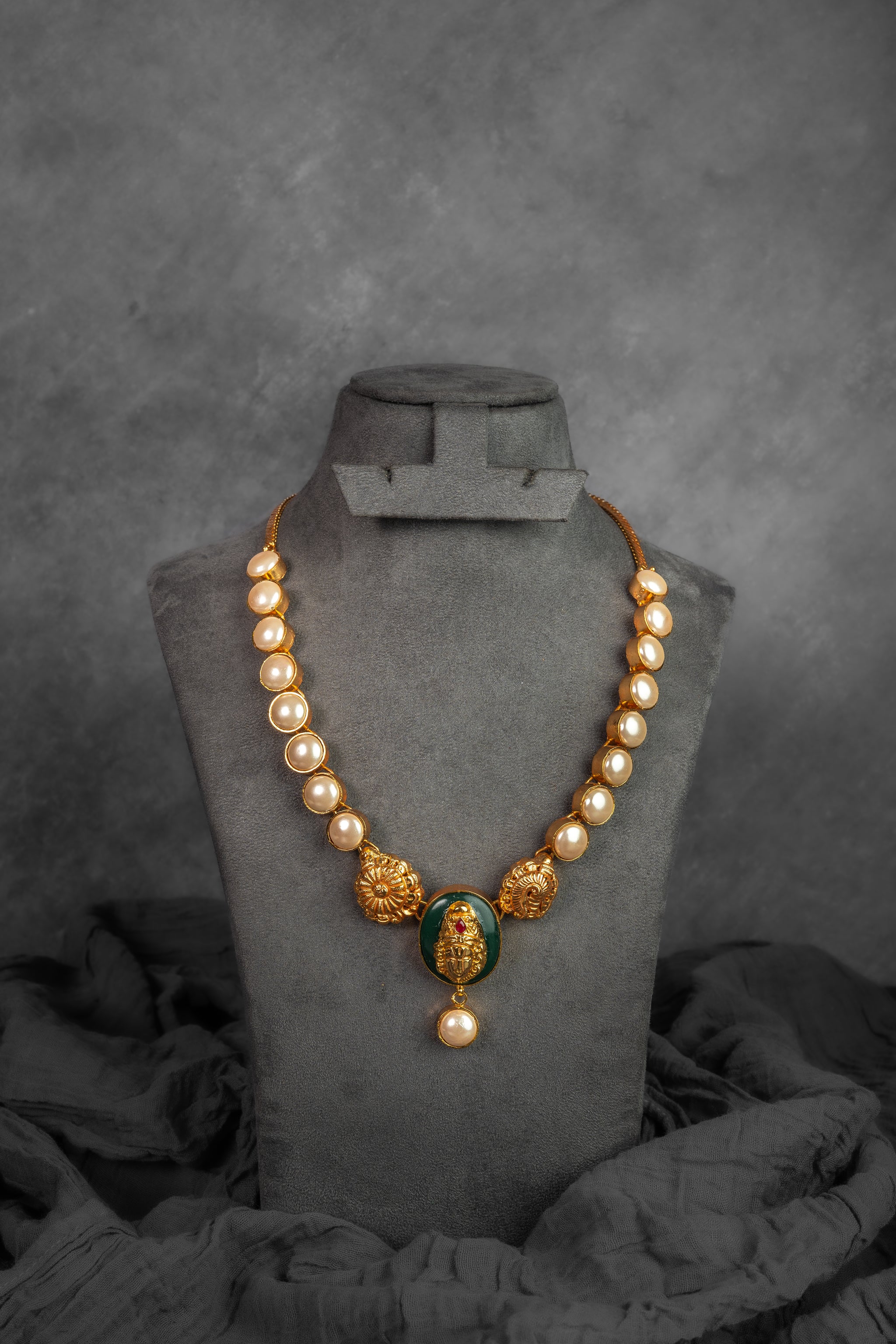 Lakshmi Pearl Kemp Necklace