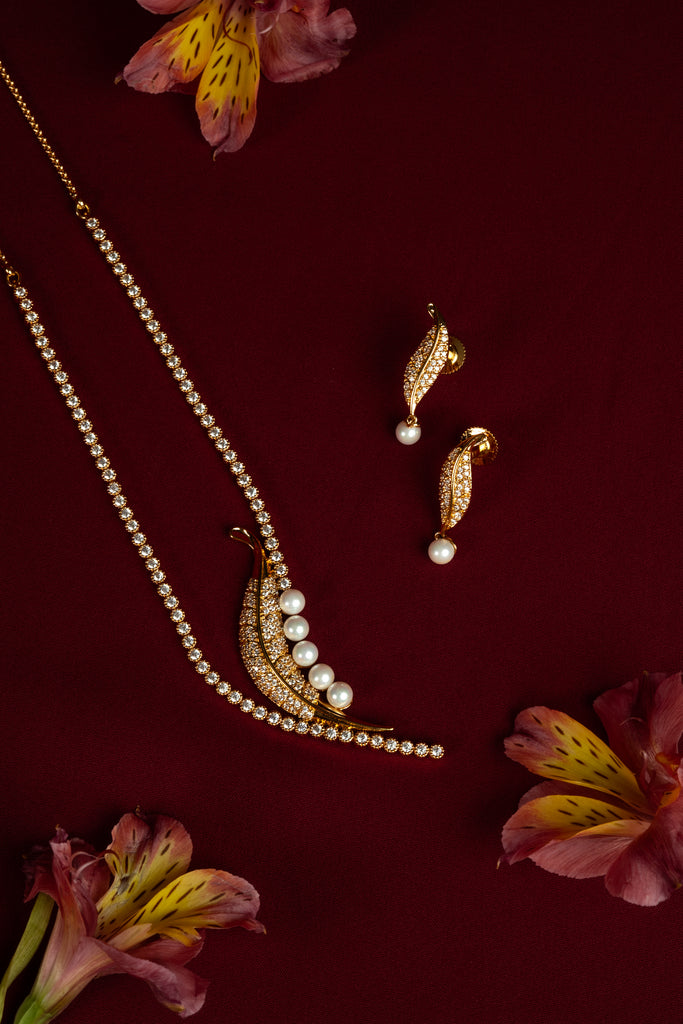 Pearl Curve Diamond Crush Necklace Set