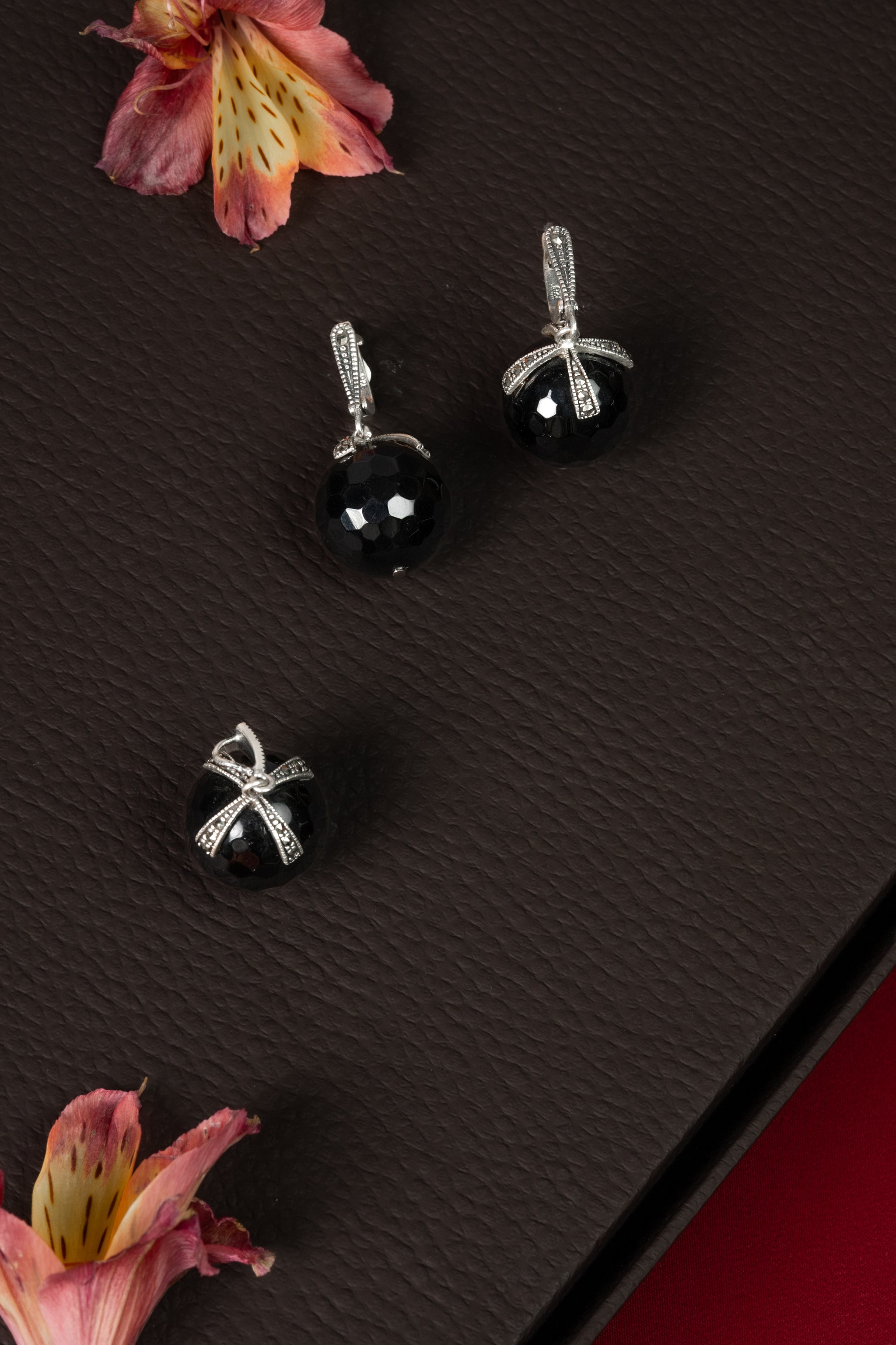 92.5 Silver Red Stone Stud Pendant Set