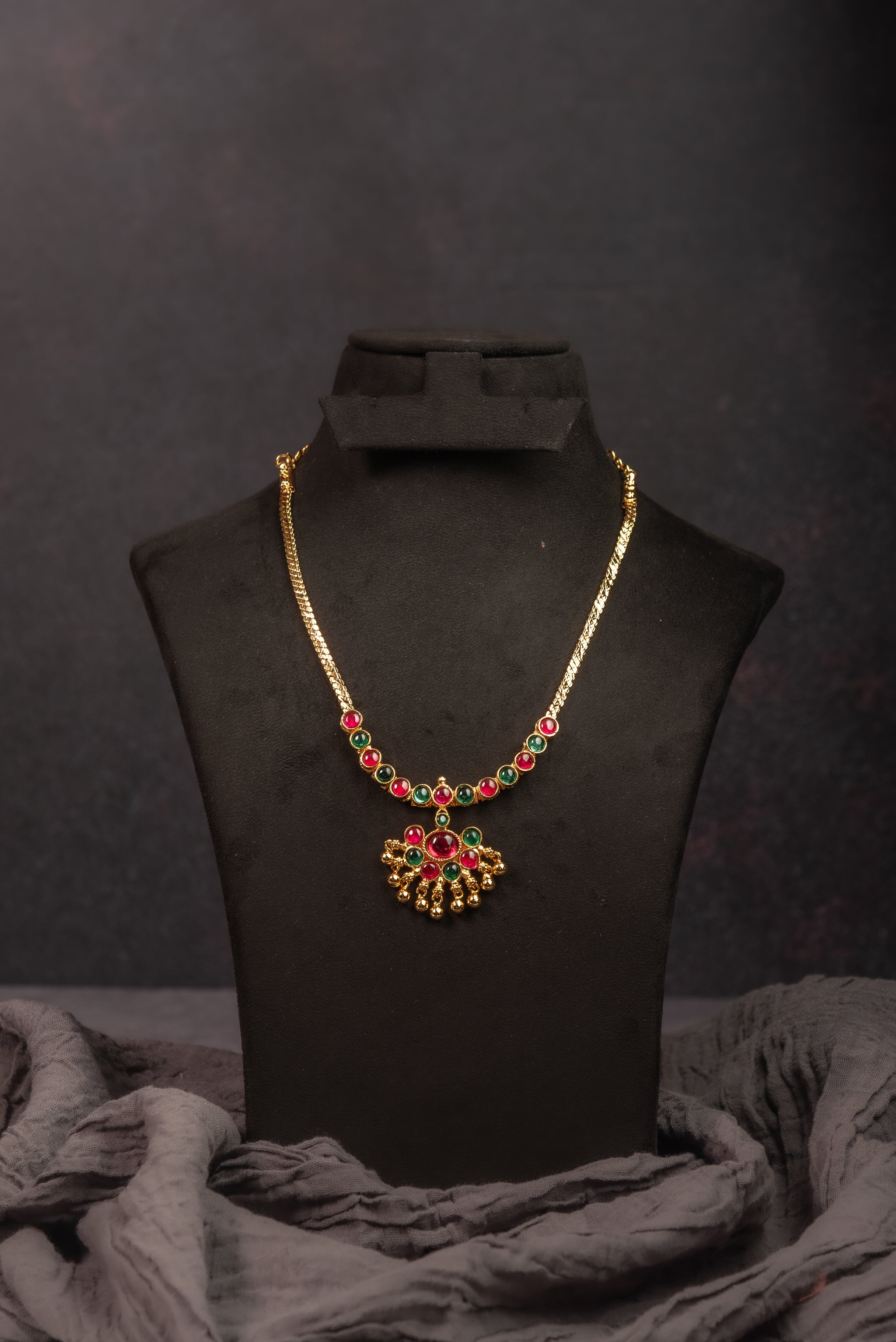 Emerald Double Layer Kemp Attigai Necklace