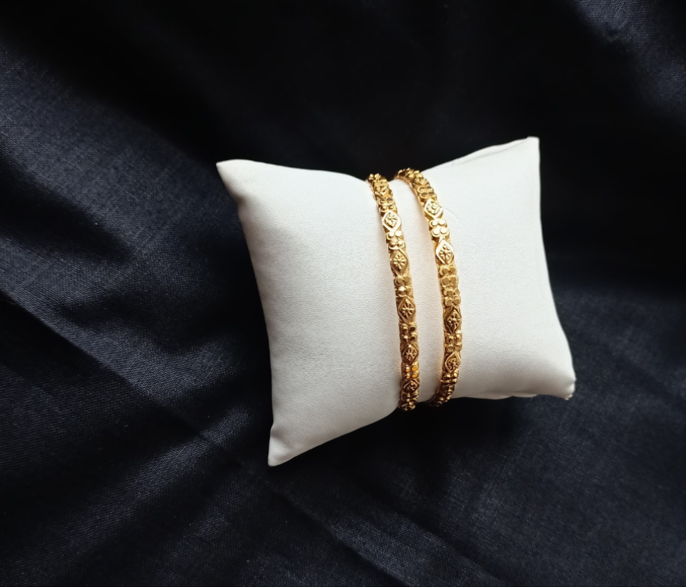 1Gm Gold Foaming Bangle's