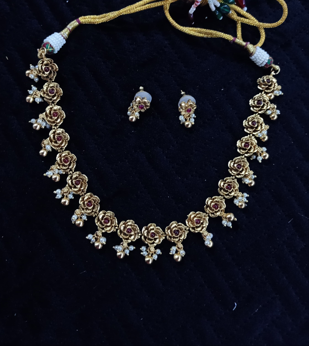 Antique rice pearl chokker