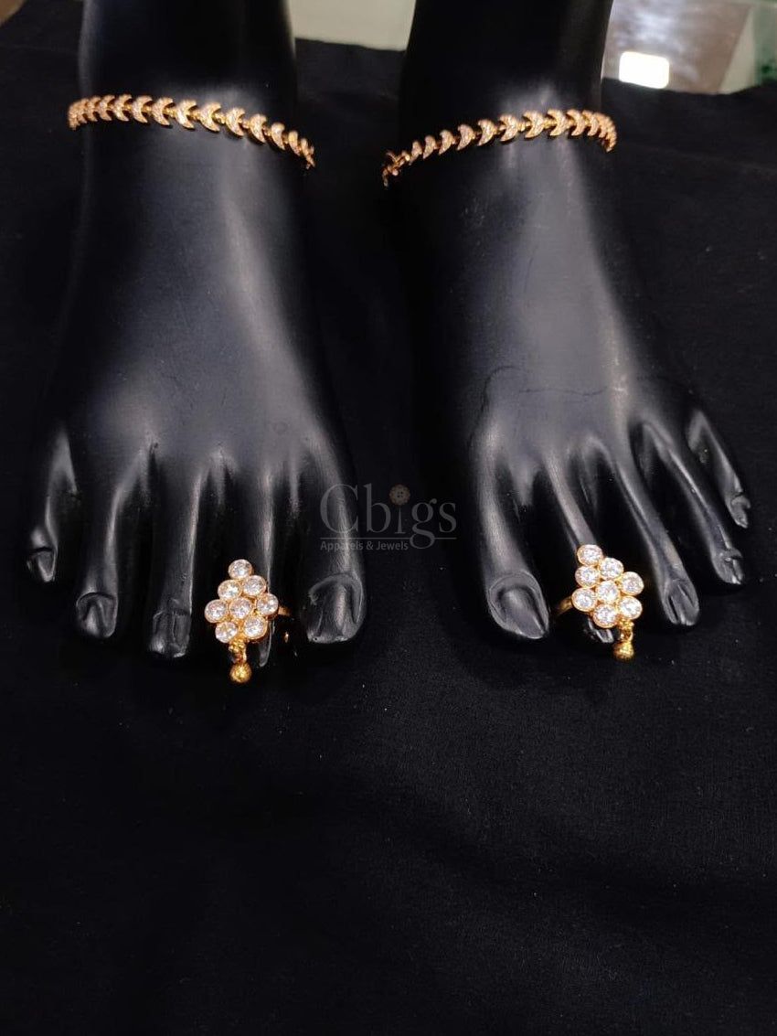 Crystal Cluster Toe Ring - Adjustable (Single)
