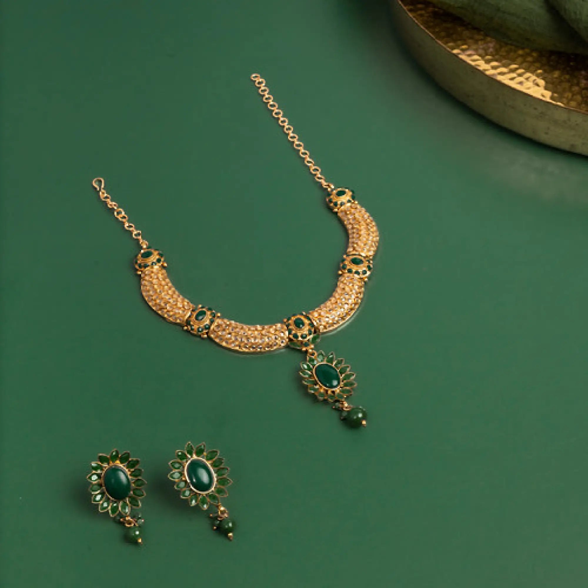 Gaurika Necklace Set