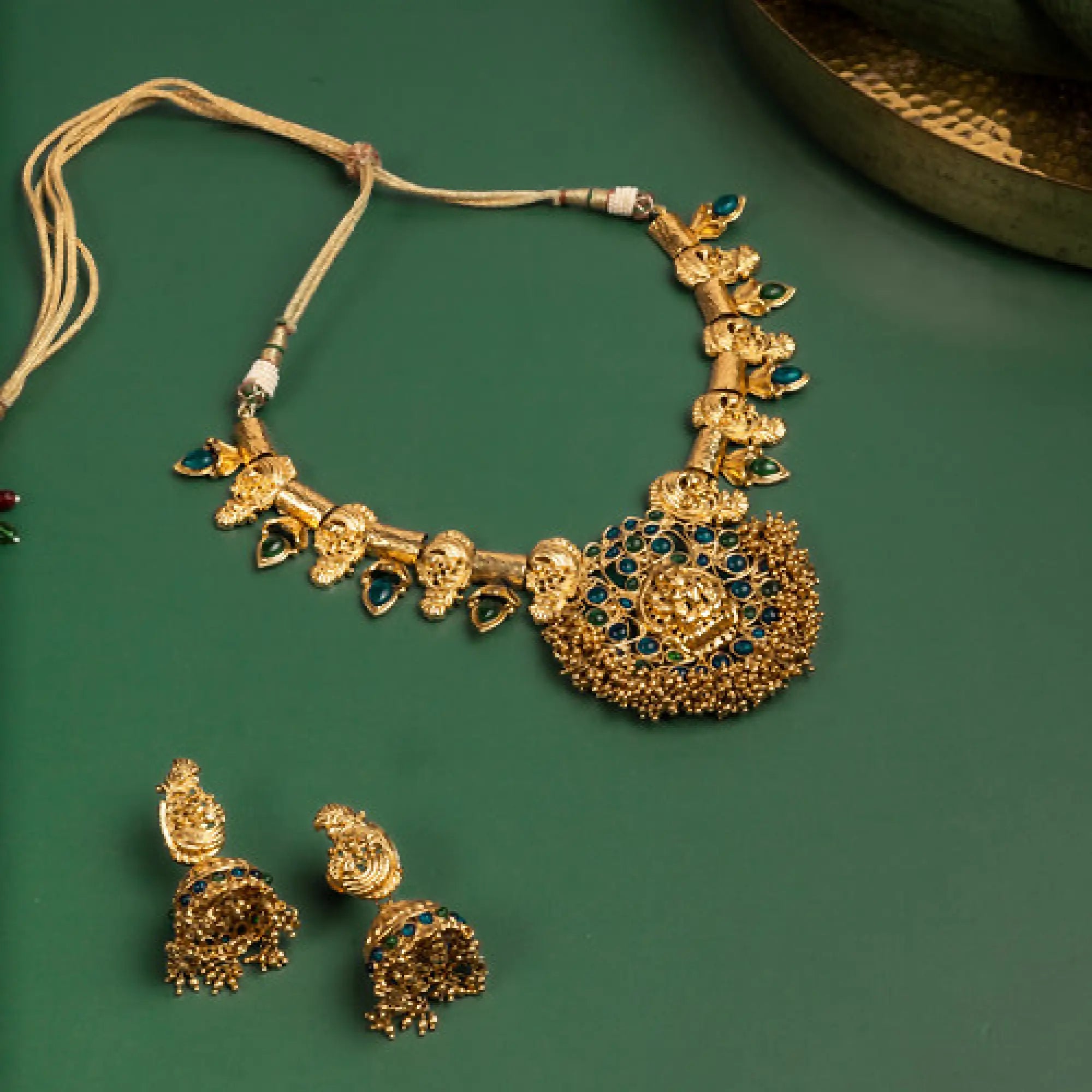 Manorama Necklace Set