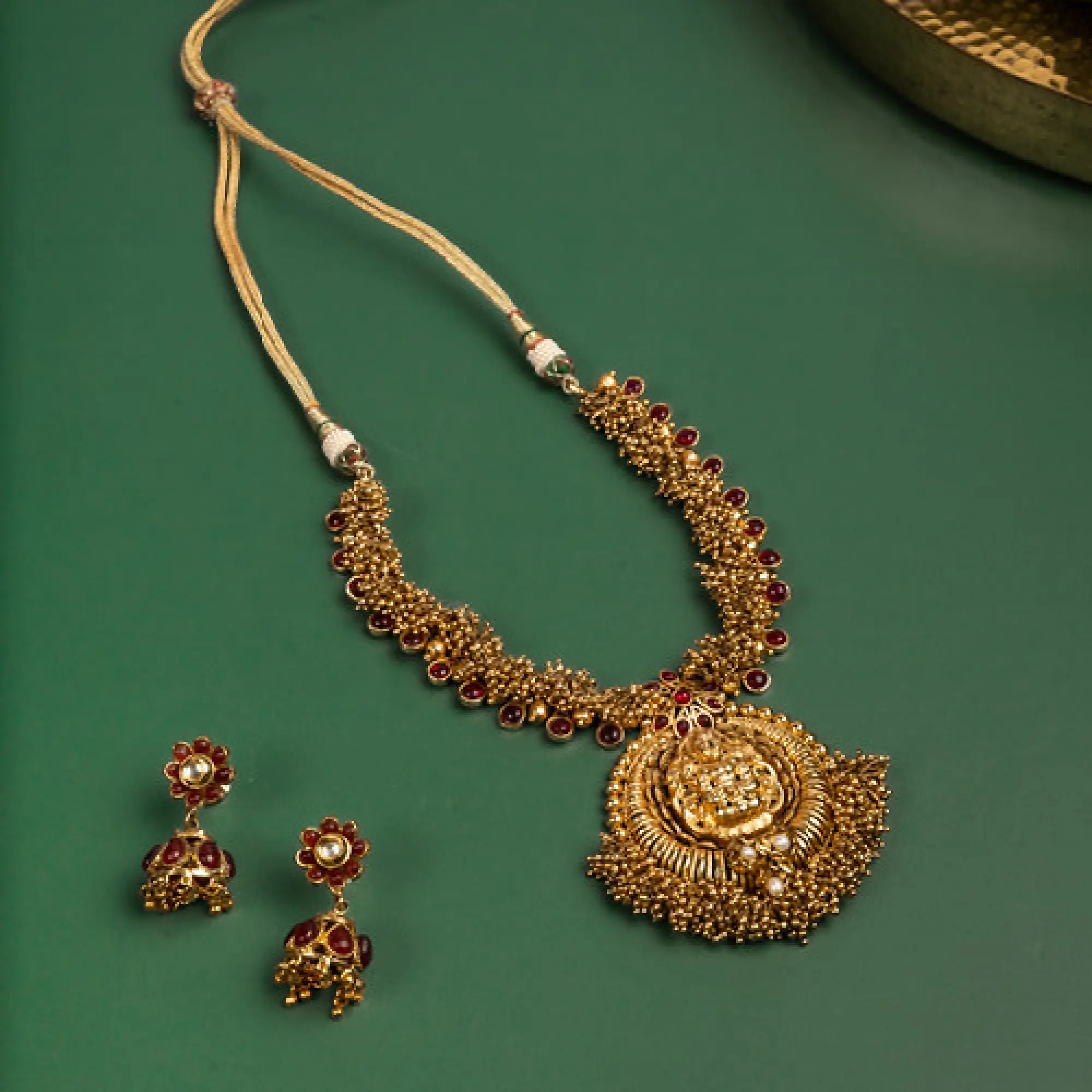Qayena Necklace Set