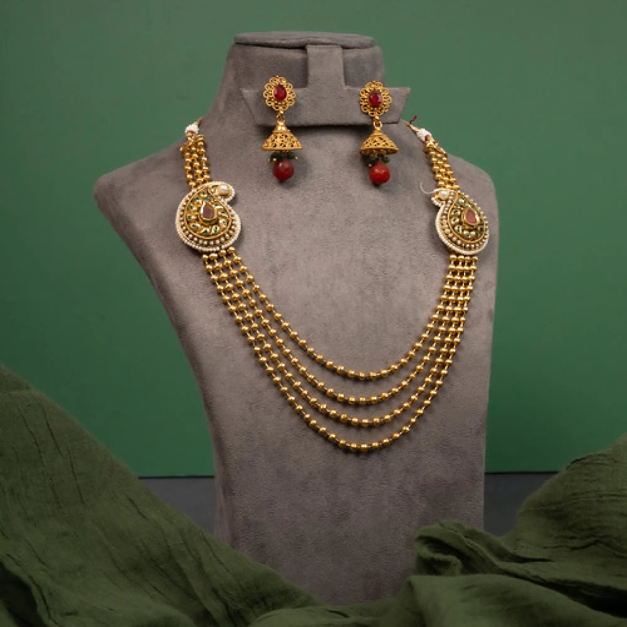 Varshini Necklace Set