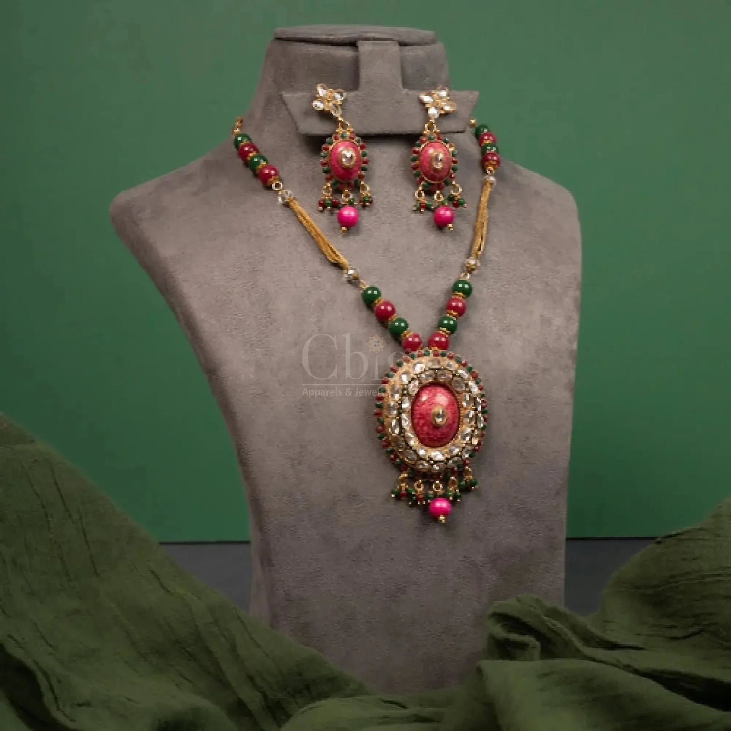 Gauravi Necklace Set