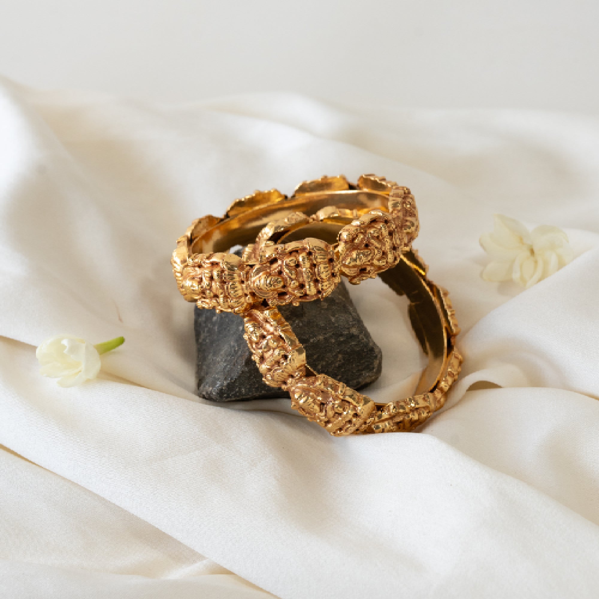 Niyathi Antique Nagas Kemp Bangles