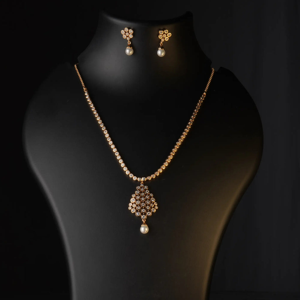 Iyla Diamond Crush Necklace Set – Delicate Charm, Everyday Elegance