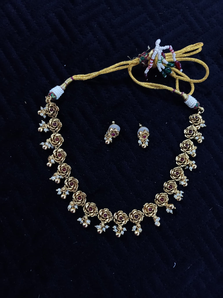 Antique rice pearl chokker