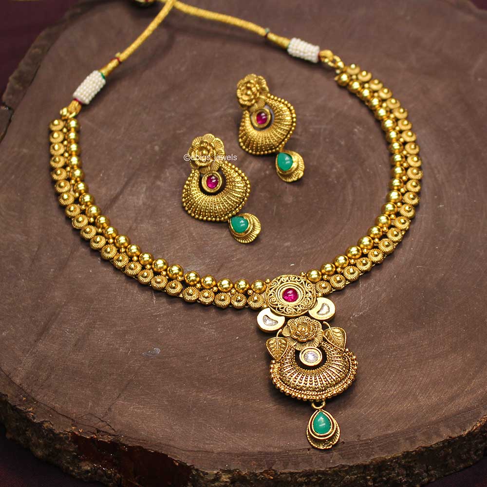 Simple Antique Kundan Necklace