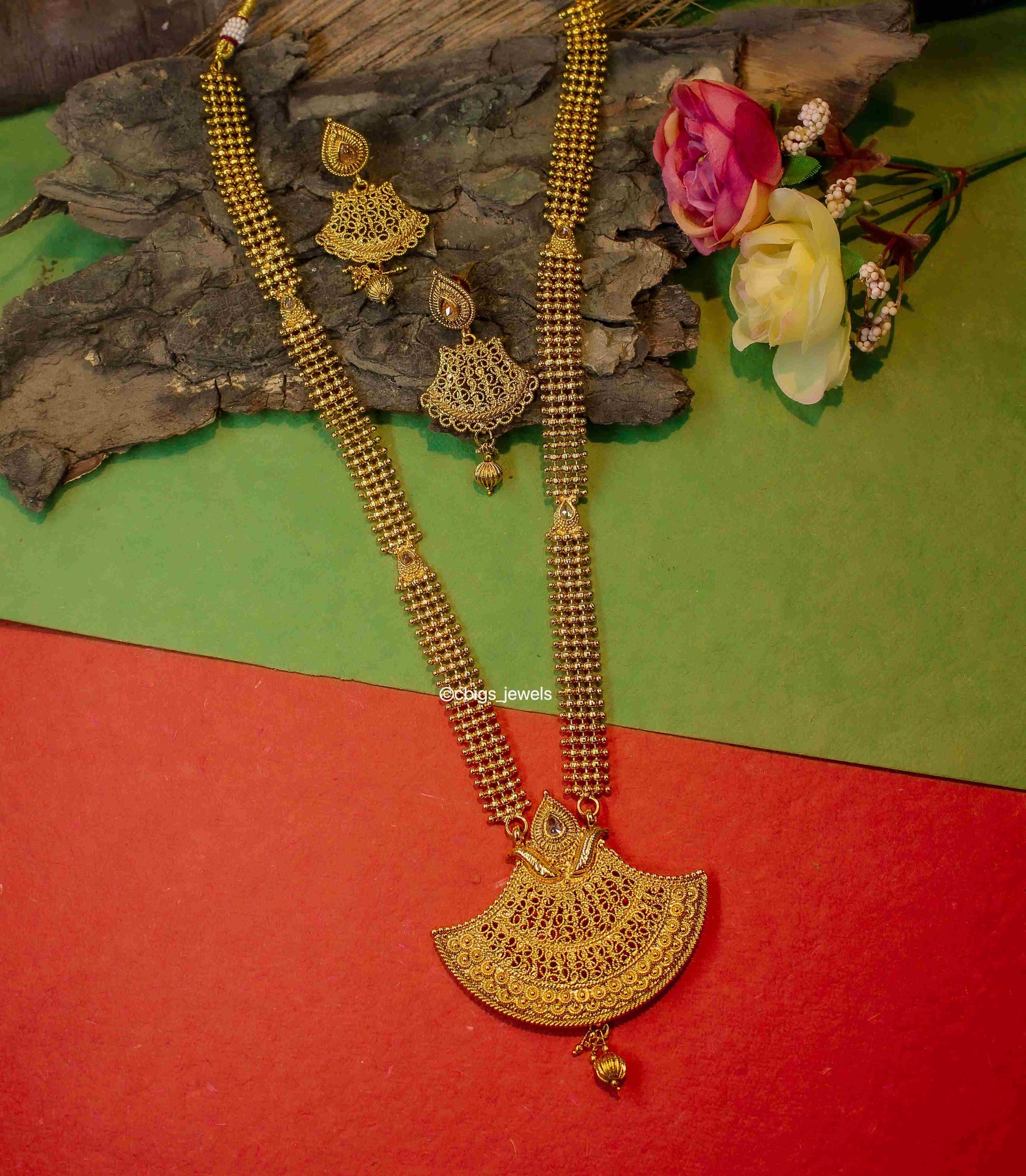 Antique Gold haram with Polki Stones