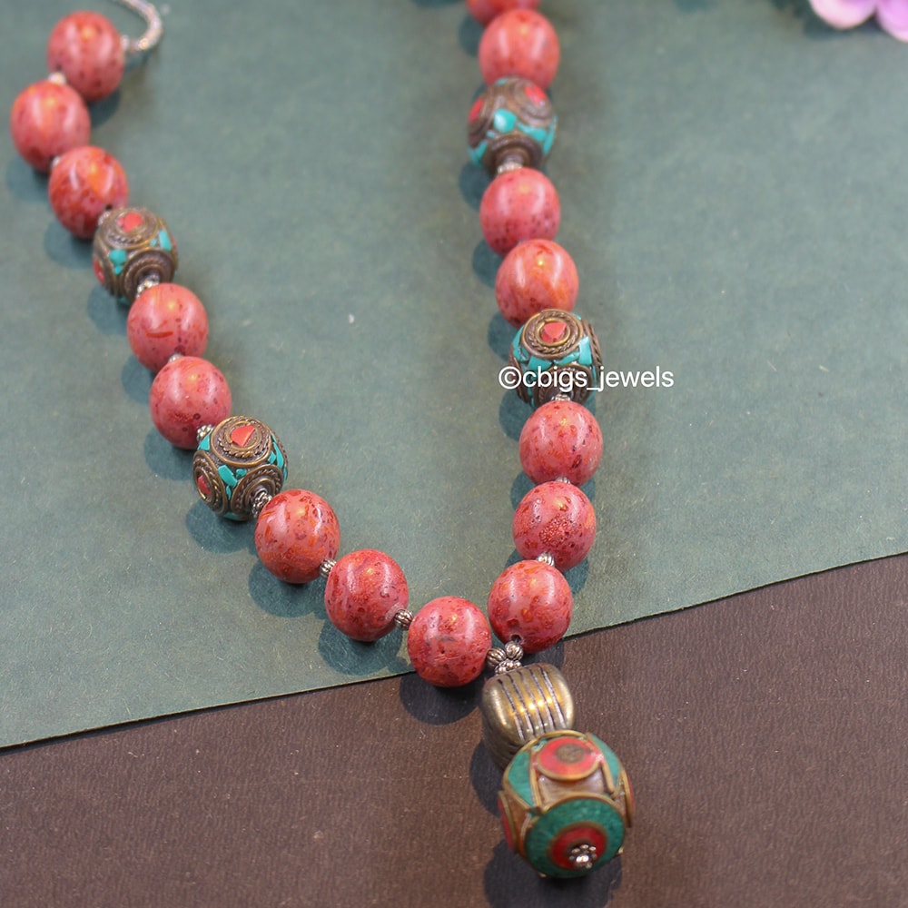 Hand-crafted Silver necklace with precious Agate beads