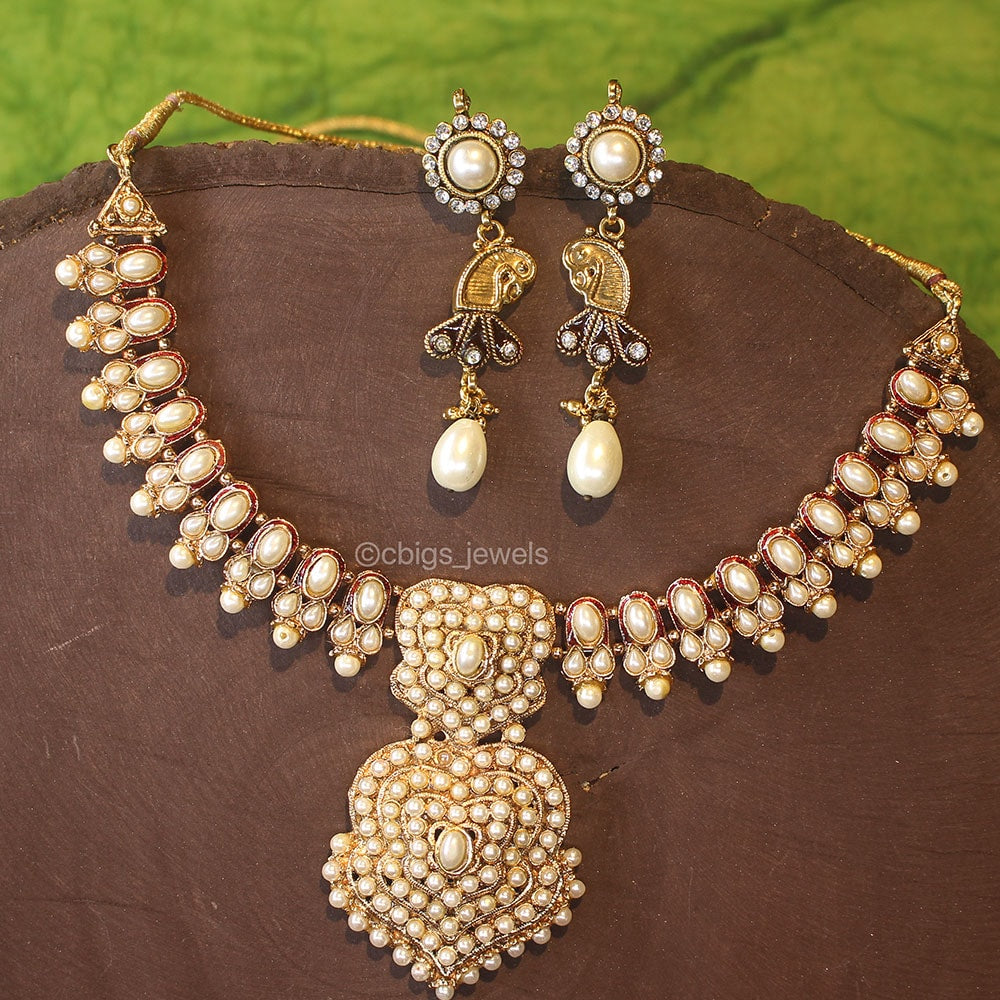 Antique Necklace with Precious Pearls
